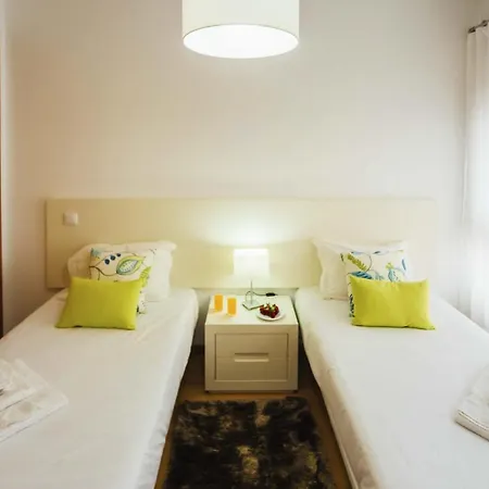 Apartament Muralha - By Sch *