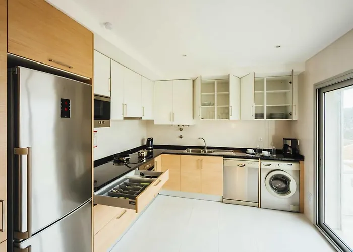 Muralha - By Sch Nazare